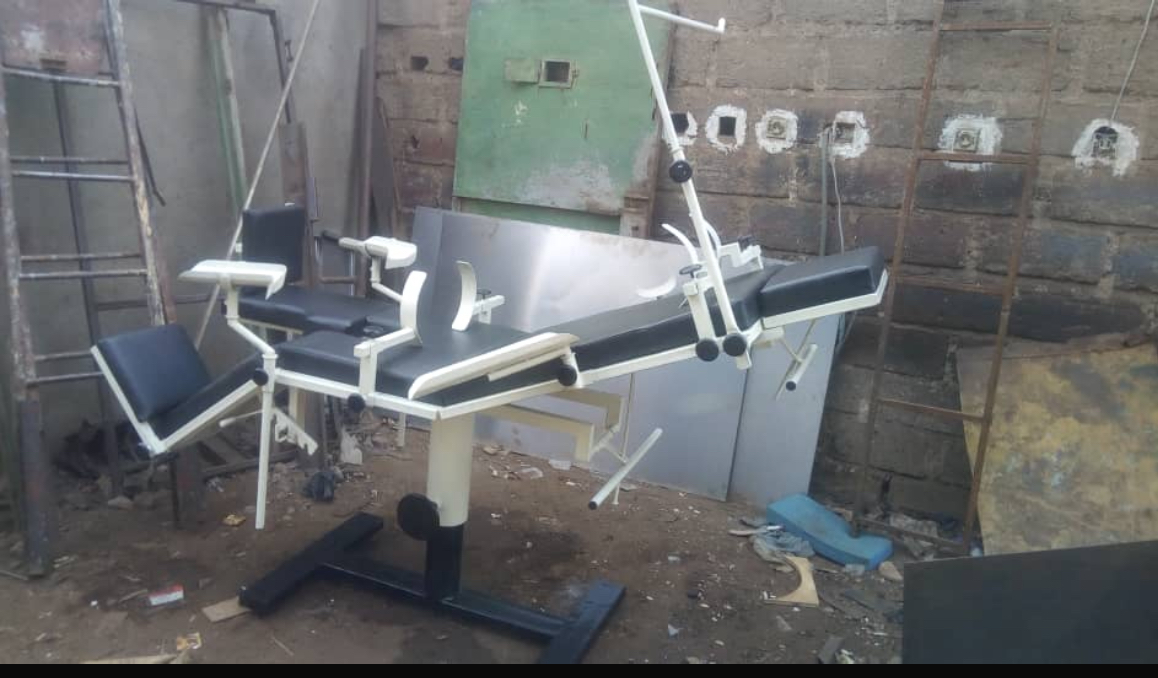 TABLE OPERATOIRE FABRICATION LOCALE – Image 4