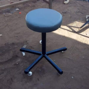 TABOURET REGLABLE DE CONCEPTION LOCALE