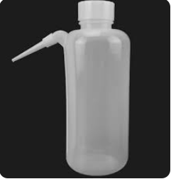 PISSETTE SOUPLE AVEC DIFFUSEUR EN BEC