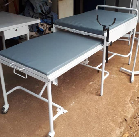 TABLE D'ACCOUCHEMENT FABRICATION LOCALE