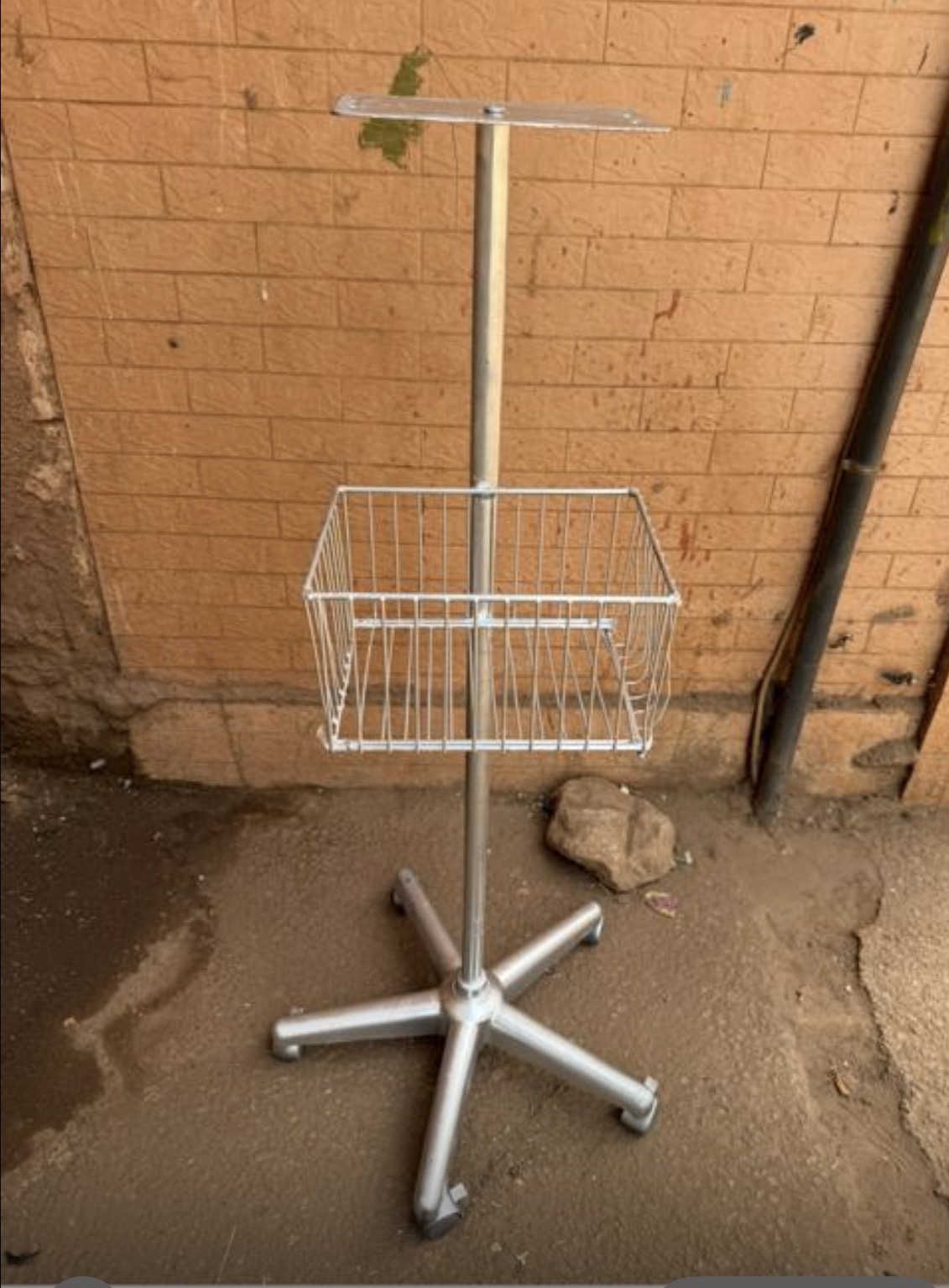 CHARIOT POUR MONITEUR MULTIPARAMETRIQUE FABRICATION LOCALE – Image 4